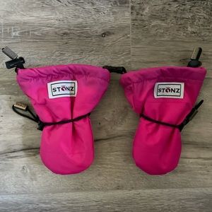 ❌SOLD❌ Stonz Baby Girl Mittens Size 0-12M